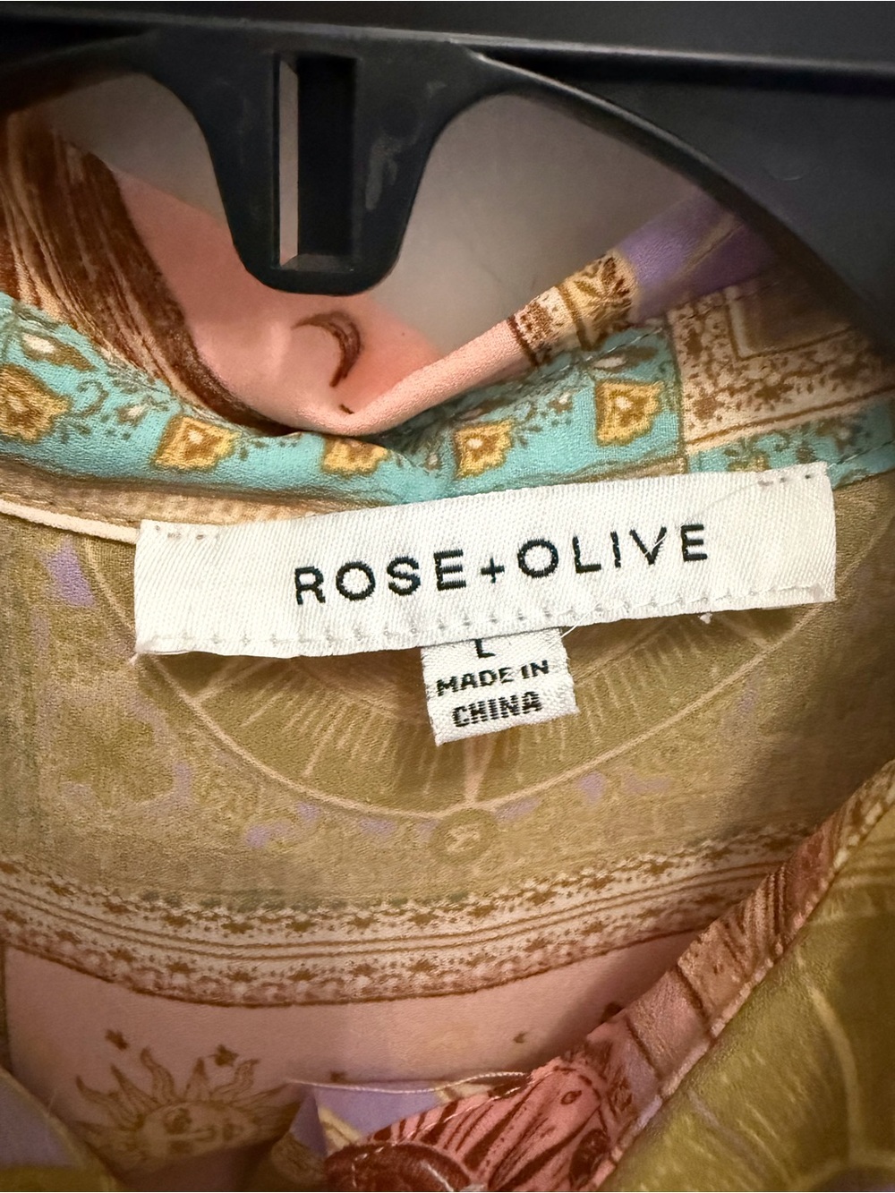 Rose & Olive Multicolor Celestial Print Sleeveless Button-Up Top - Picture 3 of 4